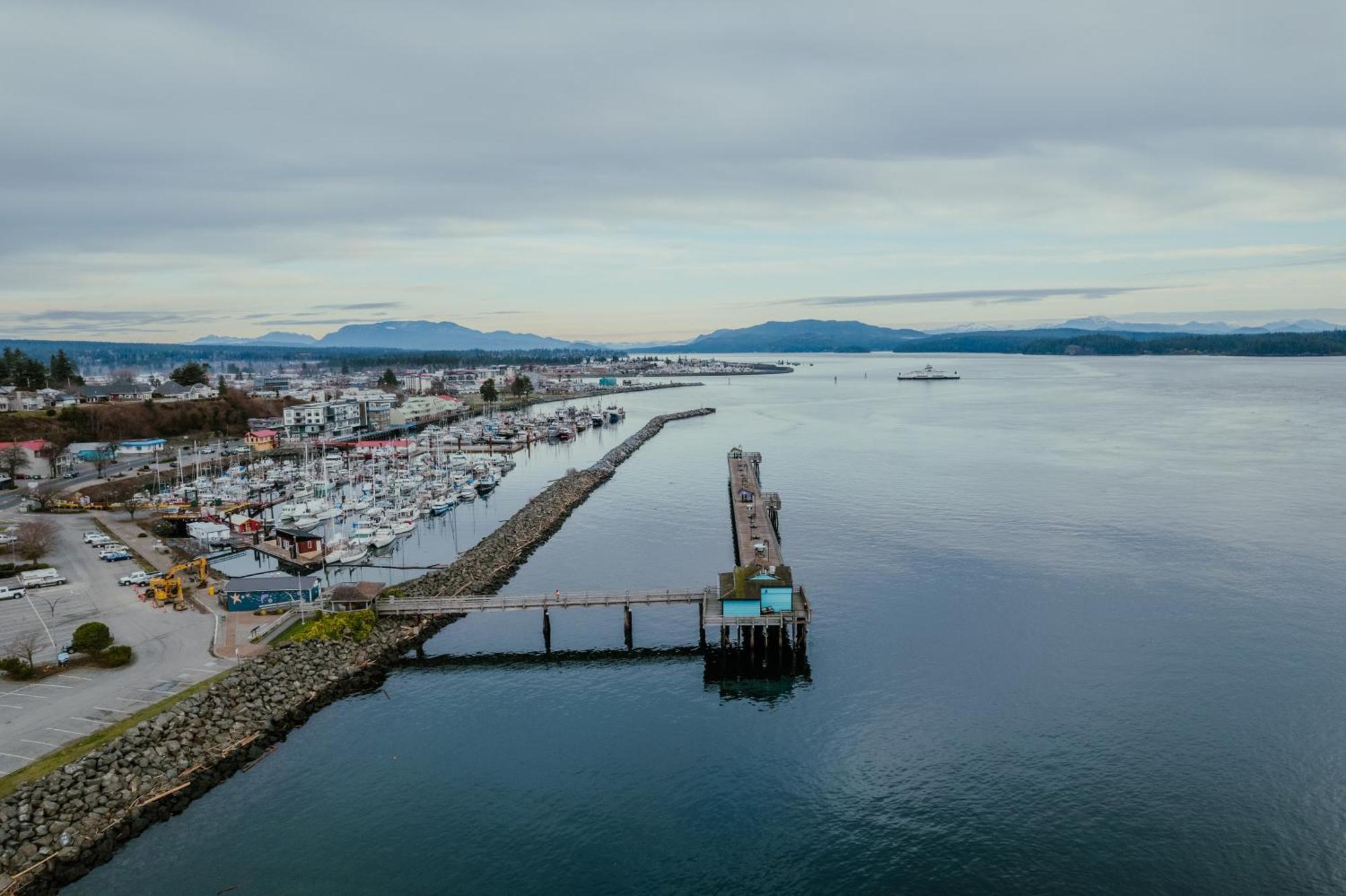 By The Sea Hotel Campbell River Bagian luar foto